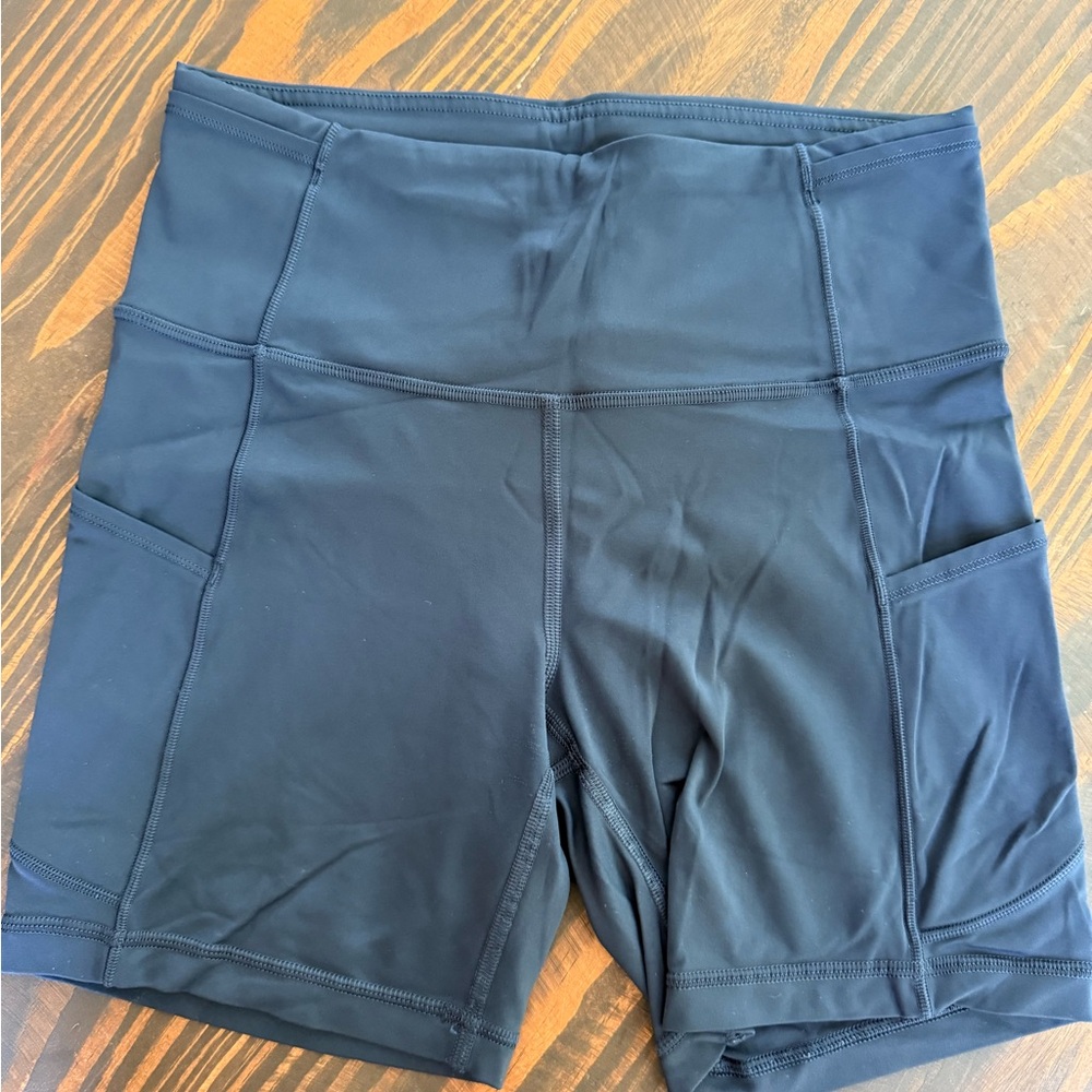 Lululemon Athletica Fast and Free Navy Athletic Shorts- size 6- 5” inseam